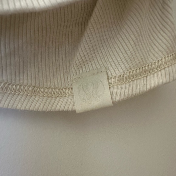 Lululemon sz top - Picture 2 of 6